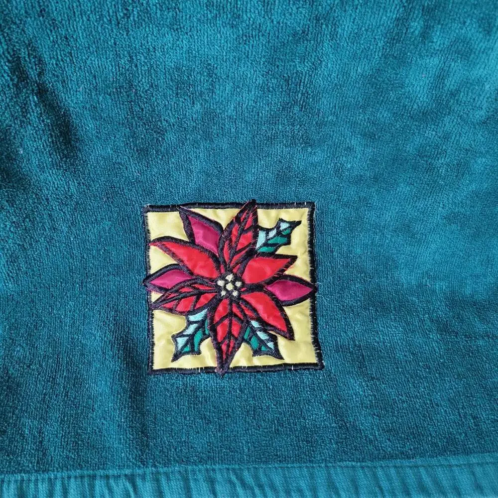 Vintage Christmas Towel Set Of 2 Bath Hand Green Poinsettia Embroidered Cotton